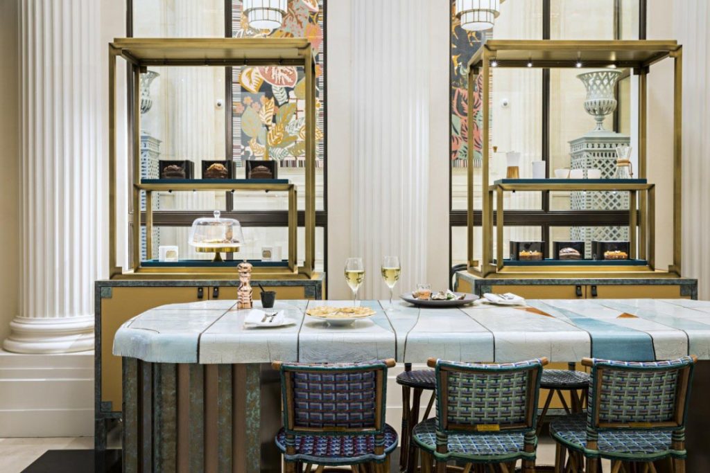 Café Scribe for a sweet treat just steps from the opera house © yann deret