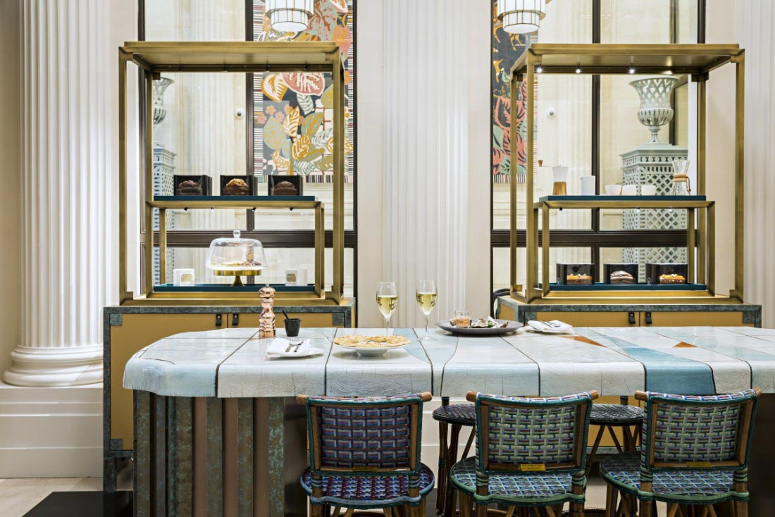 Café Scribe for a sweet treat just steps from the opera house © yann deret