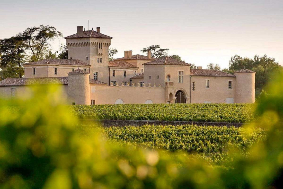 château lafaurie peyraguey, a luxurious Lalique-designed hotel and restaurant in the Sauternes region © deepix