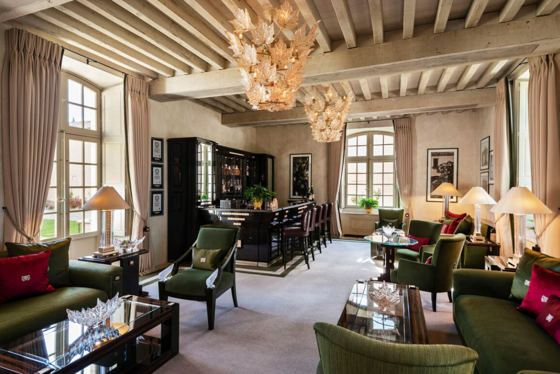 château lafaurie peyraguey, a luxurious Lalique-designed hotel and restaurant in the Sauternes region © dr