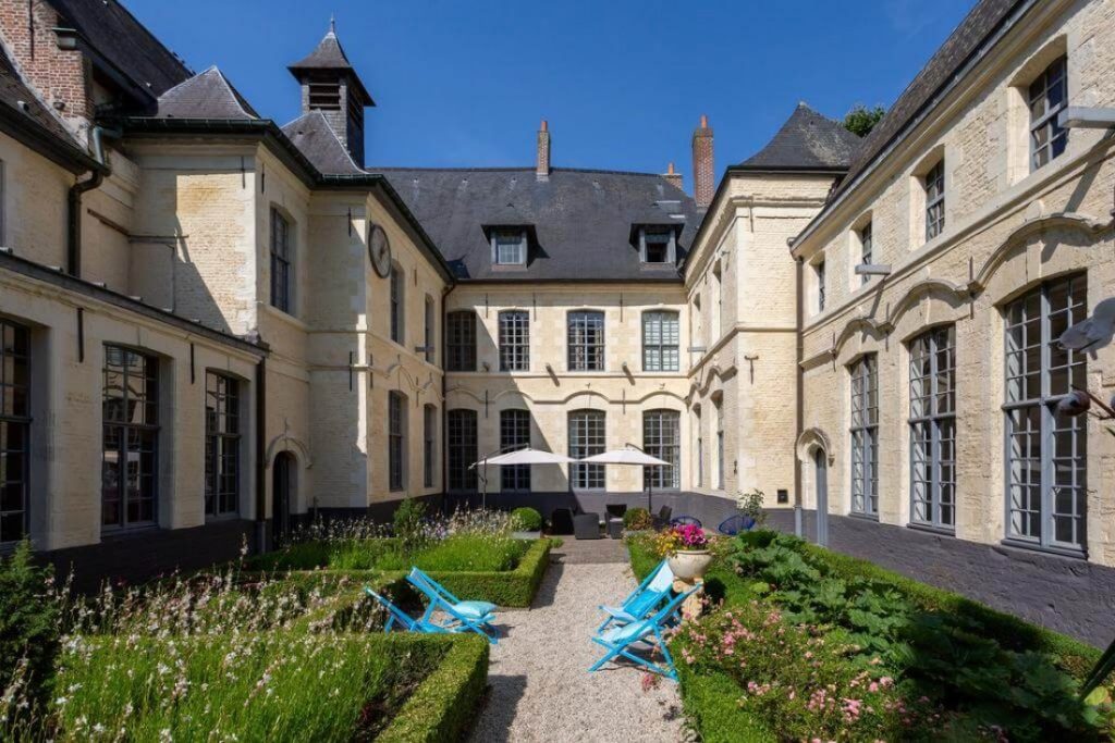 the peaceful gardens of the Hermitage Gantois, built in the 15th century © Hôtel Hermitage Gantois