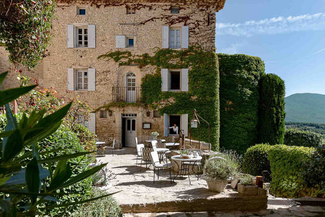 crillon le brave, la douceur de vivre dans l’un des plus beaux hôtels proche du mont ventoux © dr