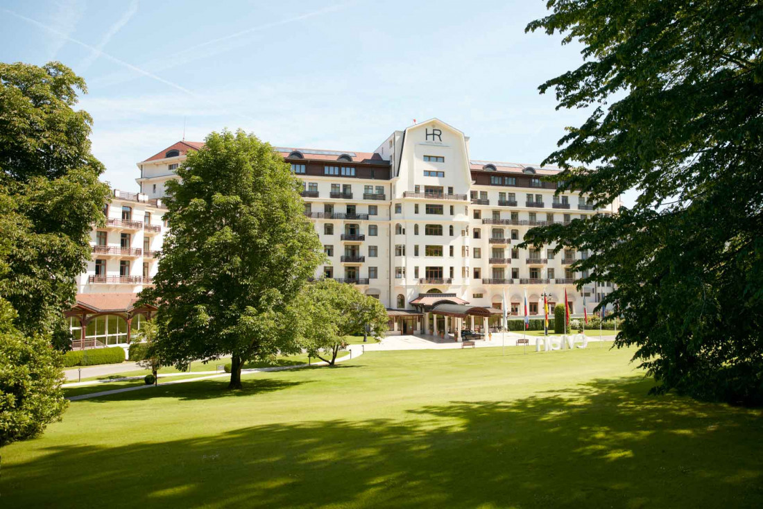 Hotel royal within the Evian Resort complex and its 19-hectare park © brodbeck & de barbuat