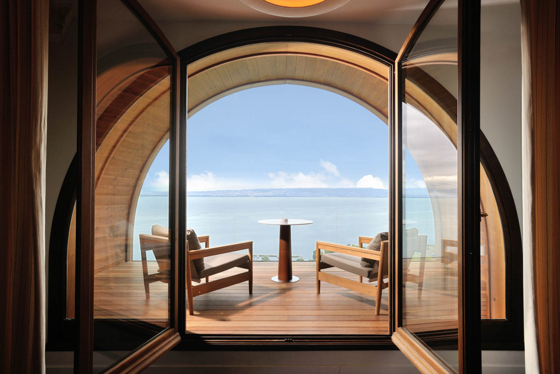 Terrace overlooking Lake Geneva within the presidential suite of the Royal Evian Resort hotel © gaudin ramet