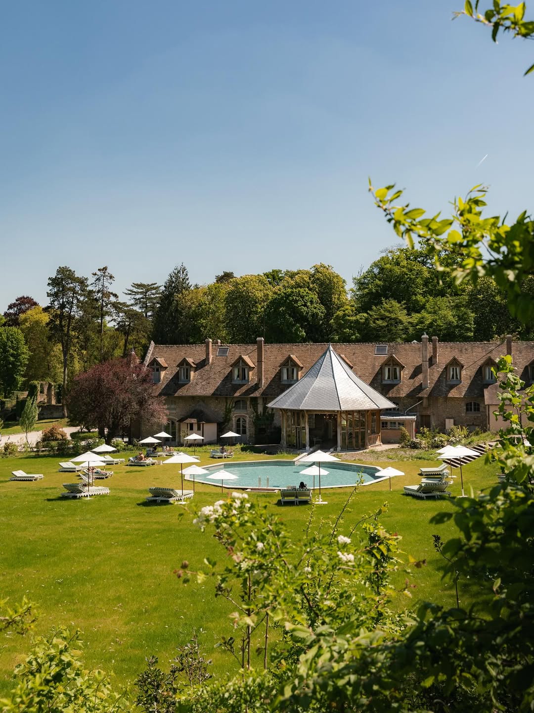 L’Abbaye des Vaux-de-Cernay L’Abbaye des Vaux-de-Cernay