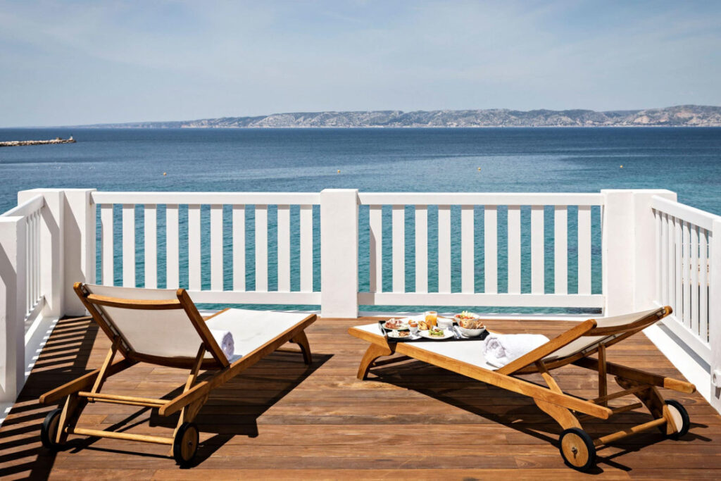 Les Bords de mer, et hotell med takterrasse i Frankrike, ved havnefronten i Marseille © fontenille collection