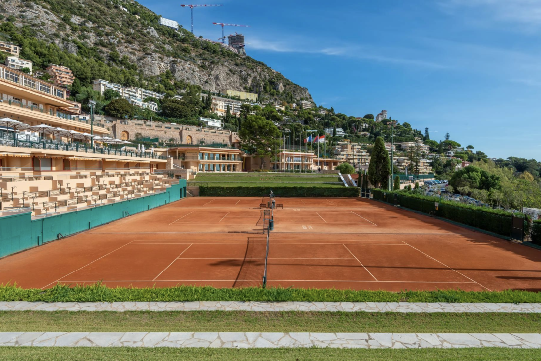 One of the most beautiful hotels for playing tennis © SBM Monte Carlo Beach