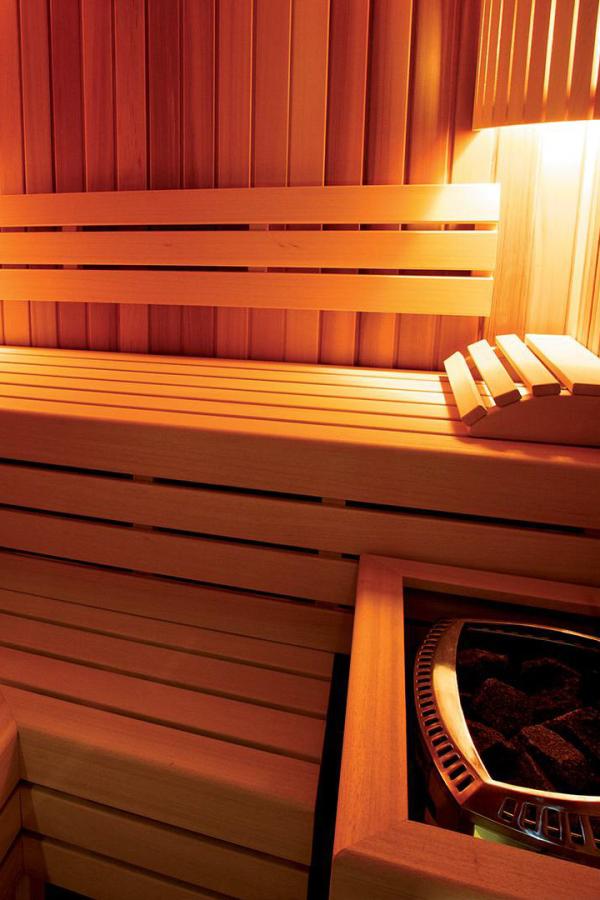chapeau rouge sauna