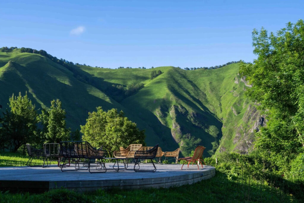 où partir en france en août ? les sommets de la haute soule, pays basque © hôtel etchemaïté