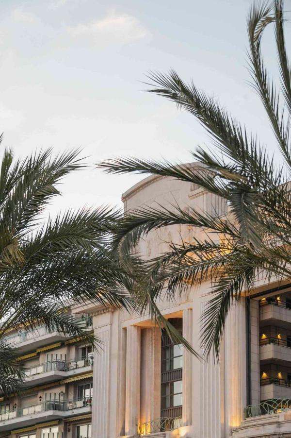ncehr p0778 focus top hotel facade palm trees (1) 0