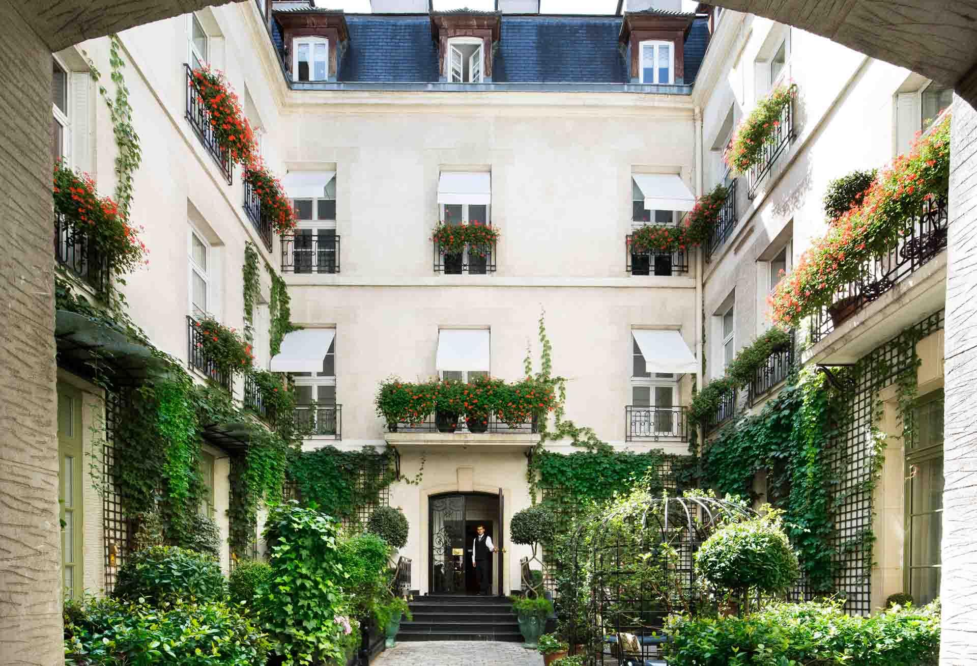 relais christine entrance