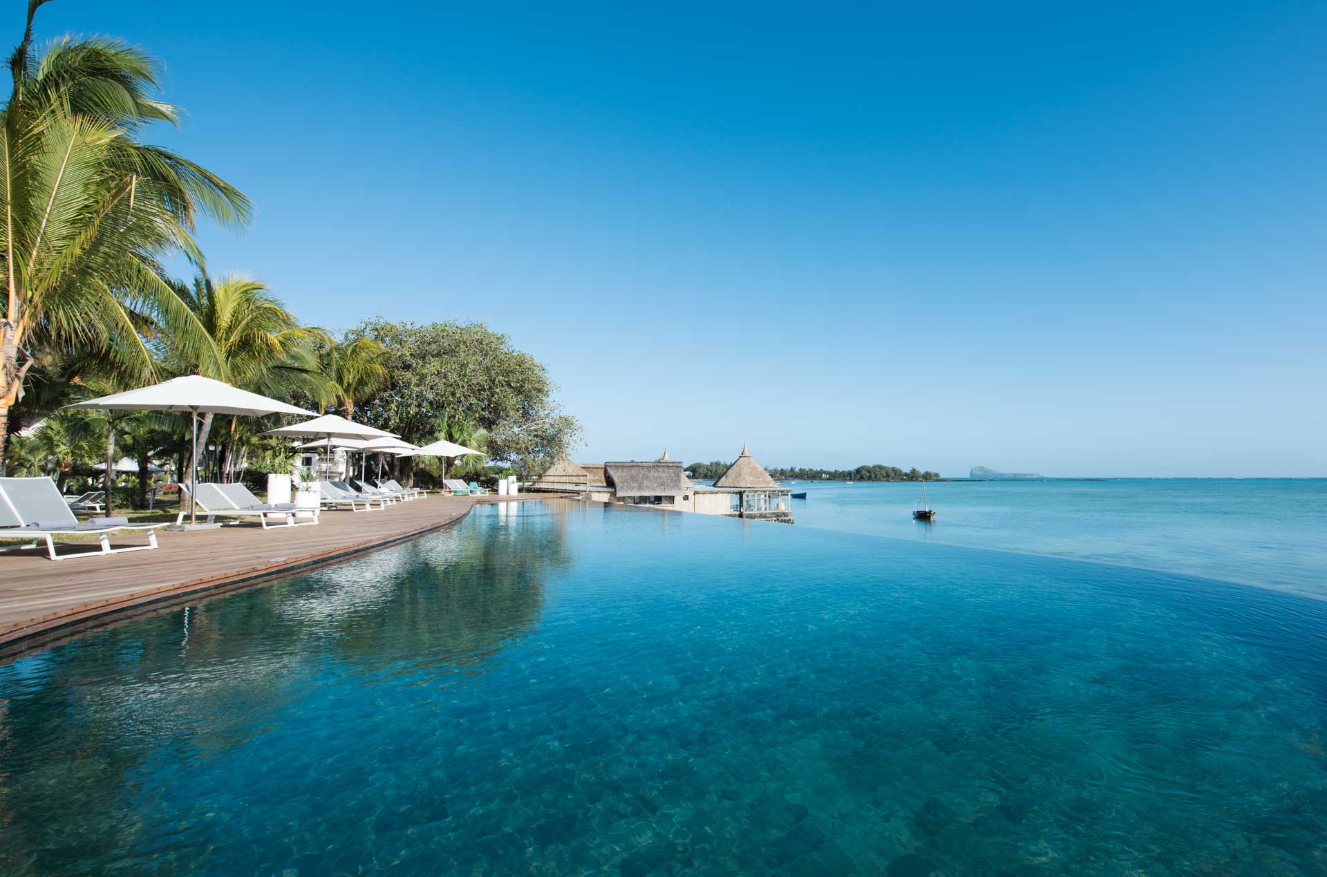 veranda paul et virginie vpv general view infinity pool 01