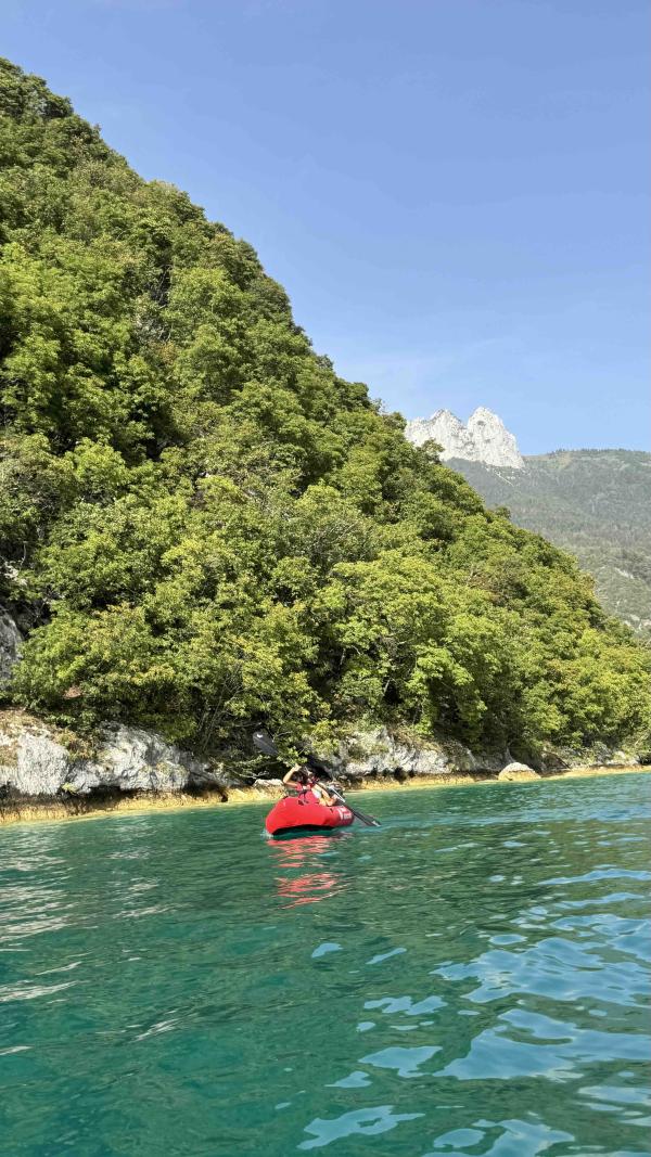 en packcraft sur le lac d'annecy 2 © maïa morgensztern