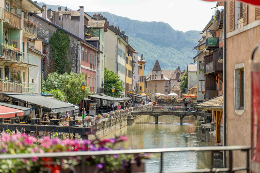 le long du thiou dans la vieille ville © chemin2traverse