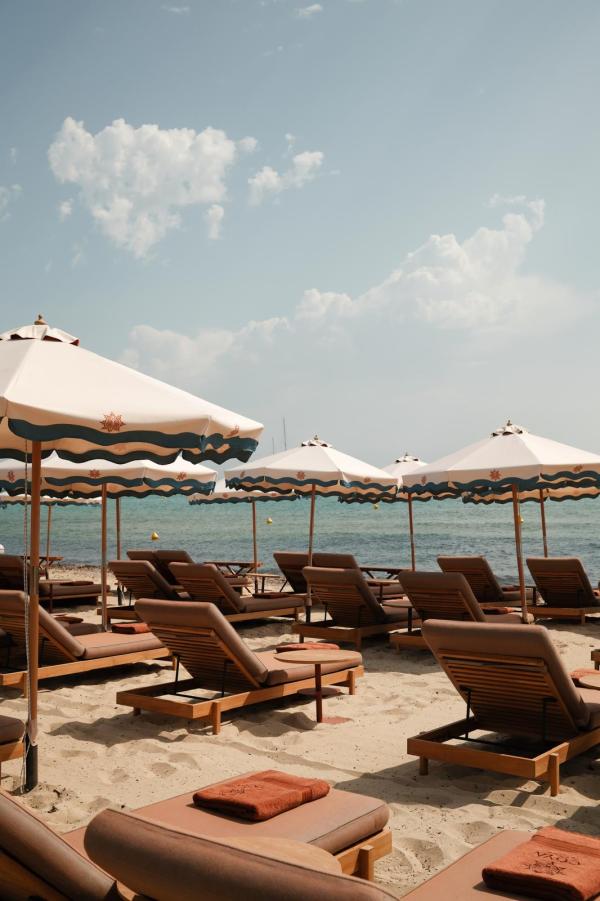 coya beach sunbeds